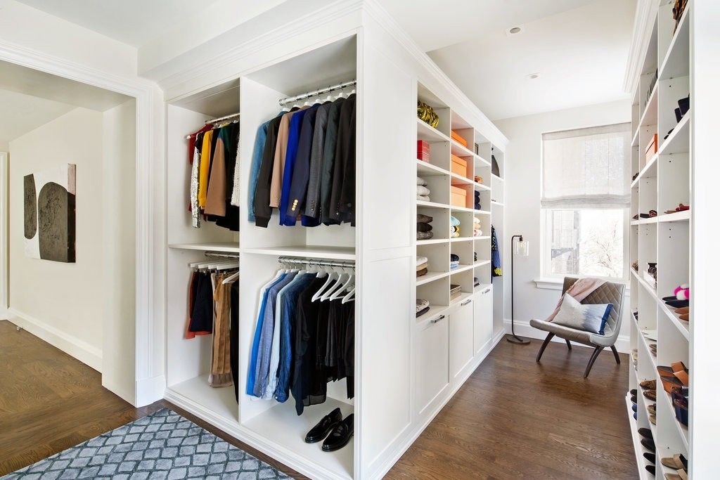 Modern Style High End Walk-in Wardrobes Made of MR HDF Board for Customized Bedrooms
