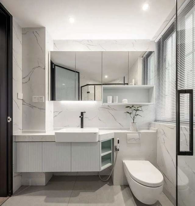 Customized 30 Inch Wall Mounted Bathroom Vanity with Ceramic Sink and Solid Wood Door