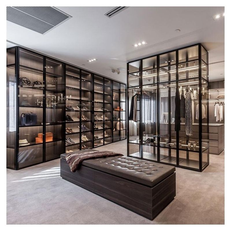 Customized Bedroom European Style Sliding Door Corner Wardrobes with NO Folded Design