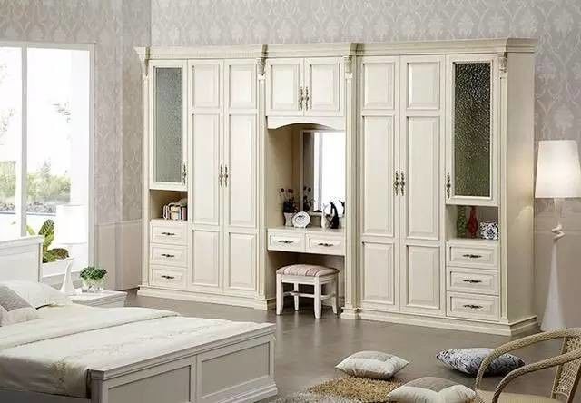 Customized Bedroom European Style Sliding Door Corner Wardrobes with NO Folded Design