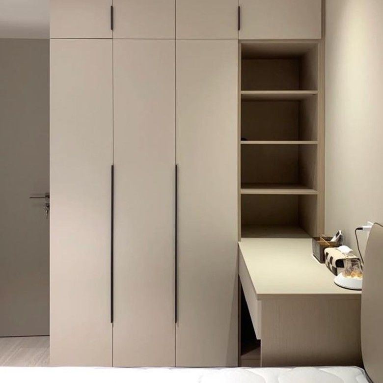 Modern Style 3 Door Wardrobe with Mirror Dressing Table YALIG Custom Made Solid Wood