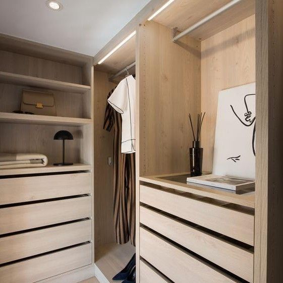 Customized Natural Wood Grain Big Open Cloth Walk in Closet Wardrobe with Modern Style