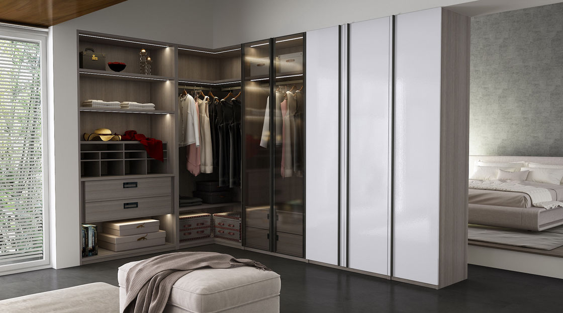 NO Folded Modern Wooden Walk In Wardrobe Closet with Custom Melamine Storage Design